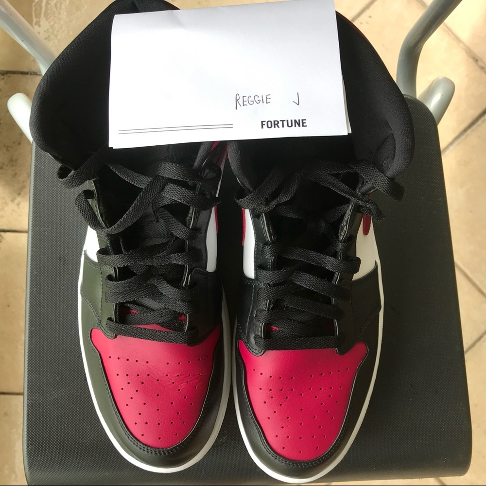 Jordan 1 mid Bred toe size 13